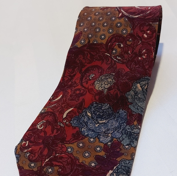 VALENTINO SILK TIE! - Picture 7 of 7